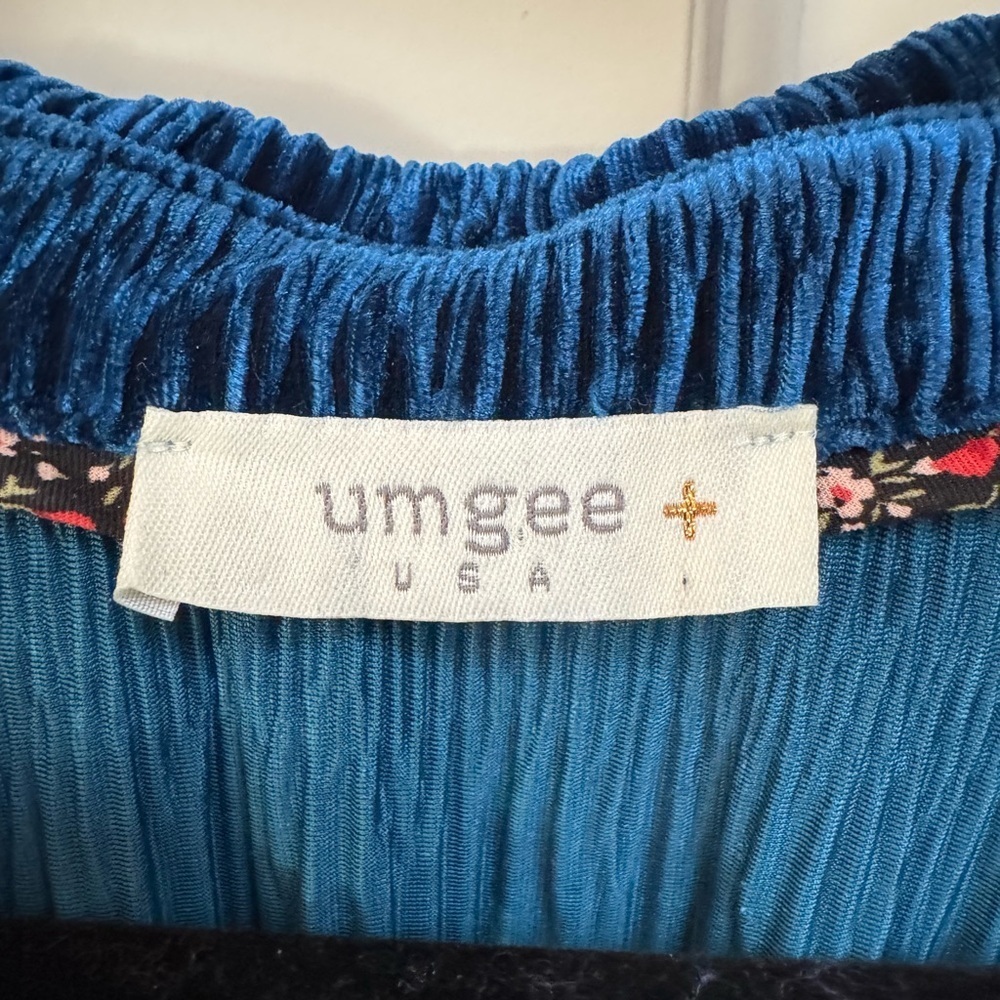 Umgee TexturedVelvet Button Front Tunic - Picture 3 of 4